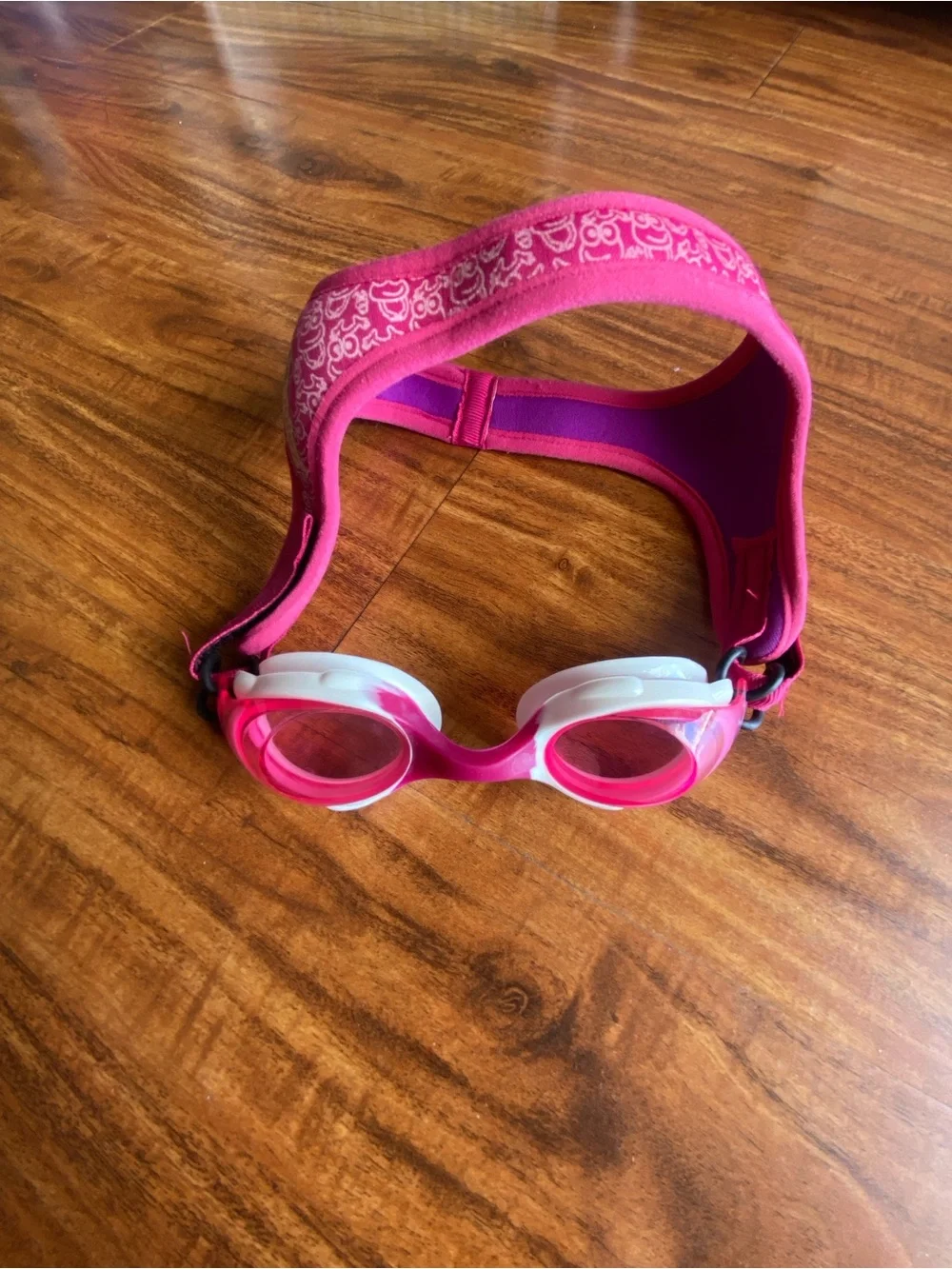 Frogglez Girls Pink Anti-Fog Swimming Goggles Age 3-10 No Pain Strap Pool